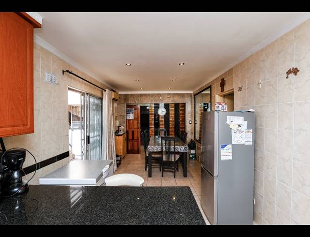 3 BEDROOM FREEHOLD FOR SALE IN NEWLANDS WEST